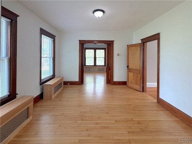 Building Photo - 3565 Oneida St