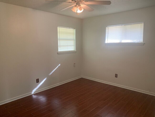 Building Photo - 7910 Mustang Dr