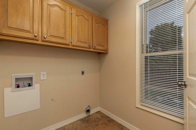 Building Photo - 5095 S Wanda Gray Ave