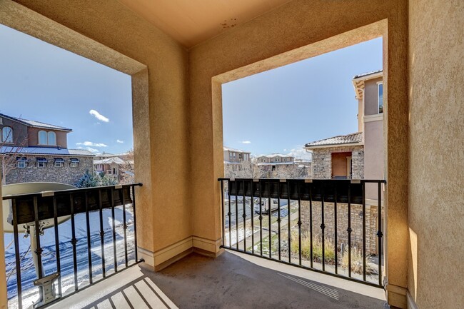 Building Photo - $2,675 - 2 Bed, 2 Bath Updated Condo in Hi...
