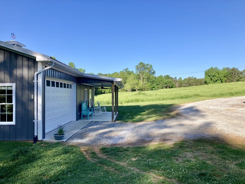 Building Photo - 134 Big Pine Rd