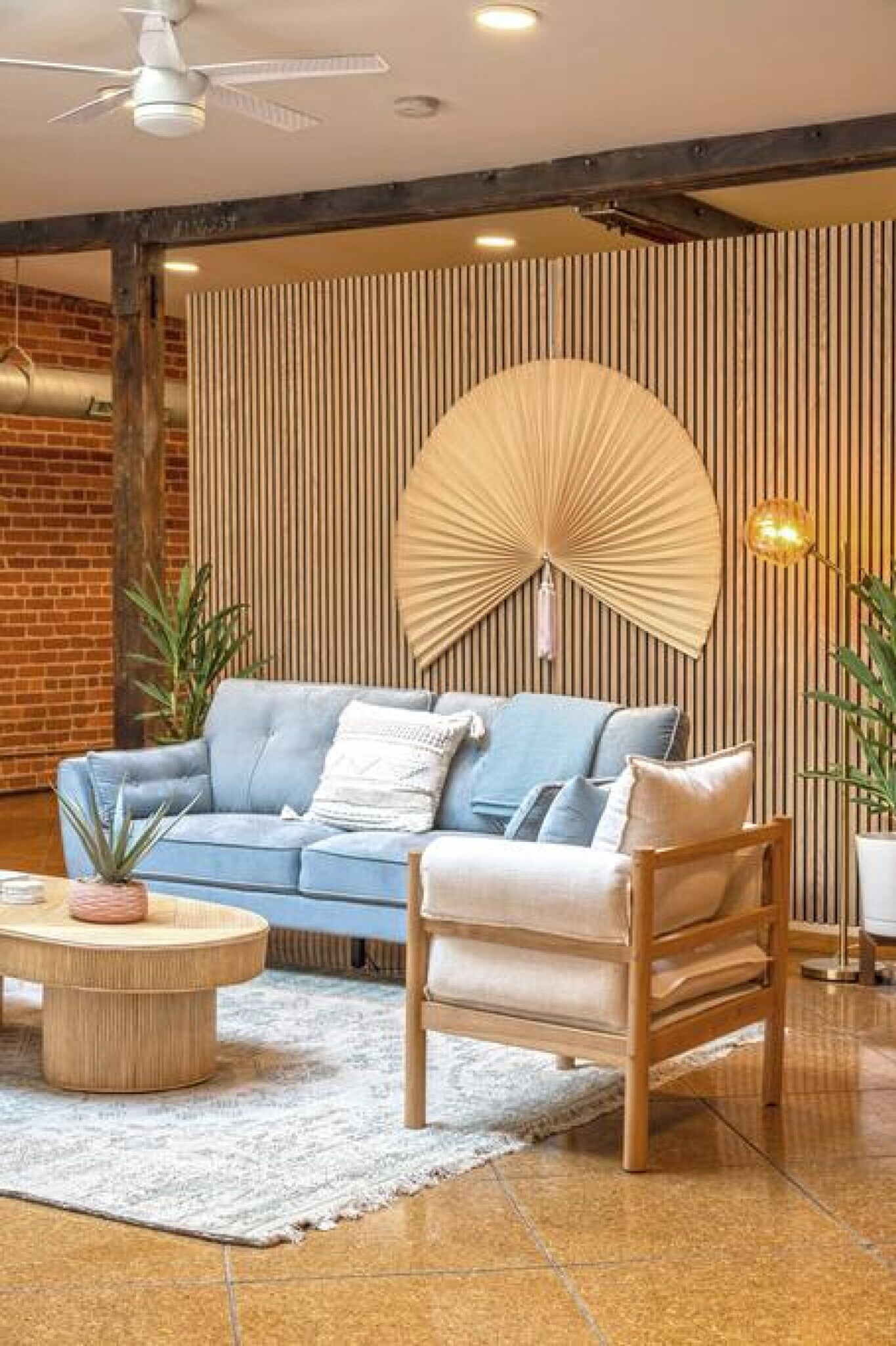 Building Photo - 120 E 13th St