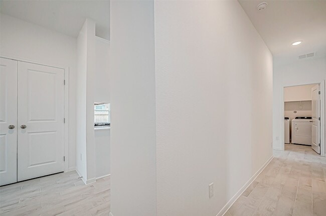 Building Photo - 7138 Glennwick Grv Ln