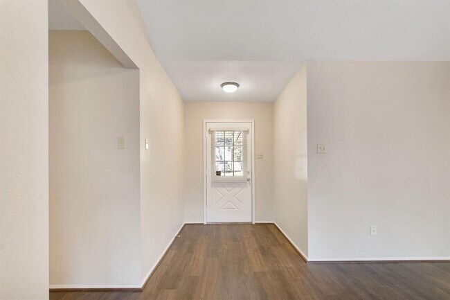 Building Photo - 108 N Deerfoot Cir