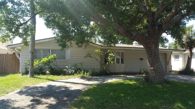 Building Photo - 4430 Glissade Dr