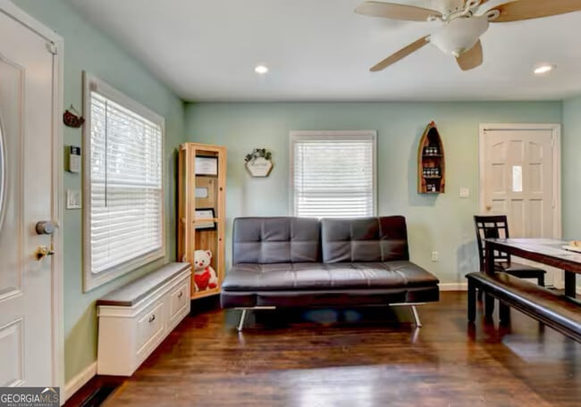 Building Photo - 2817 Evergreen Pl