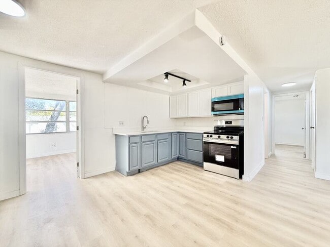 Building Photo - 12909 Kings Manor Ave