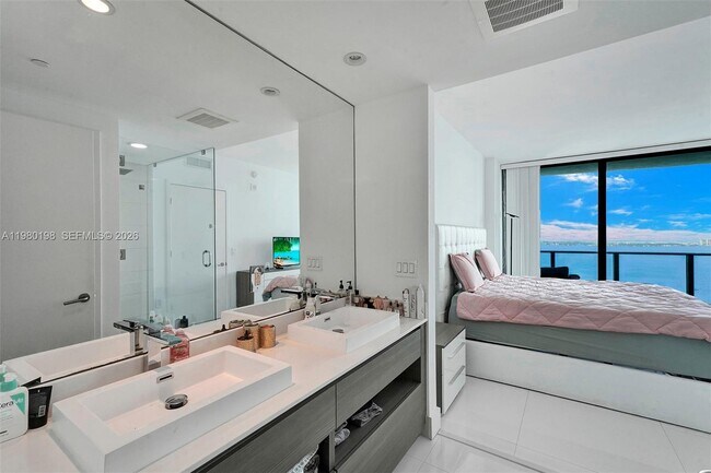 Building Photo - 460 NE 28th St