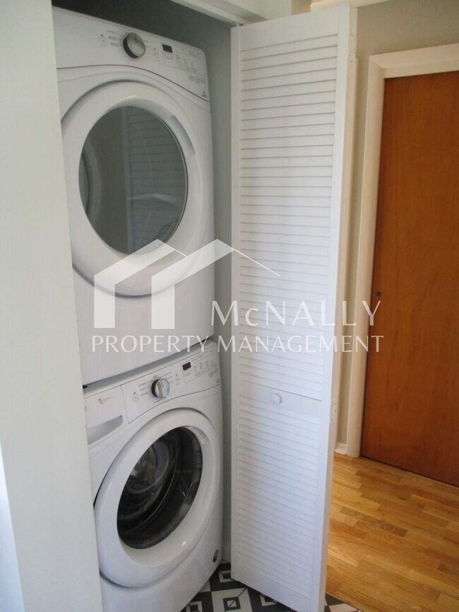 Building Photo - Gorgeous 3 Bedroom, 1 Bathroom Rambler near downtown Gig Harbor!