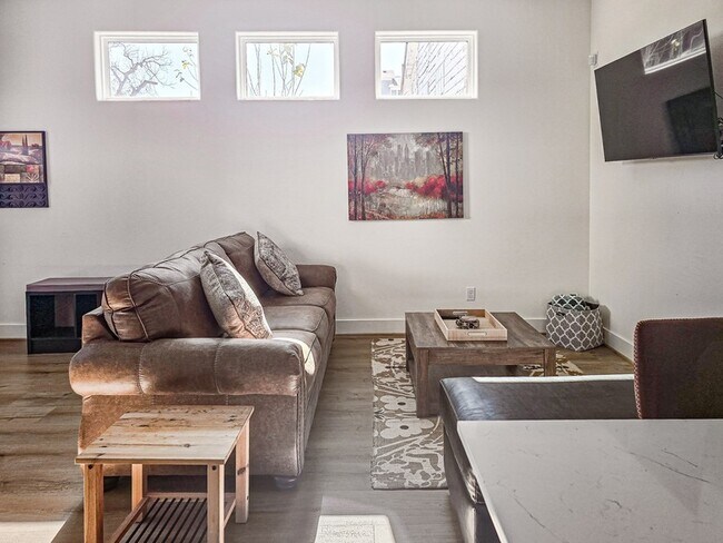 Building Photo - 203 Danna Ln