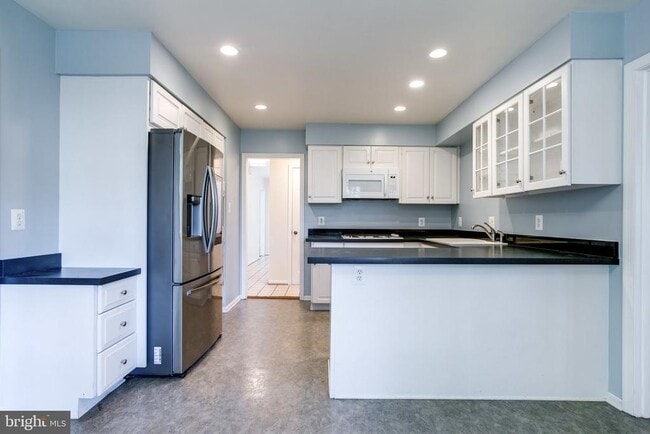 Building Photo - 1646 Montmorency Dr