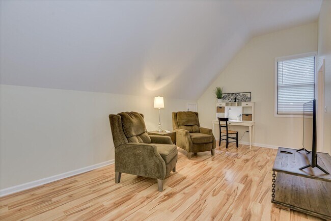 Building Photo - 651 Oak Meadow Ln