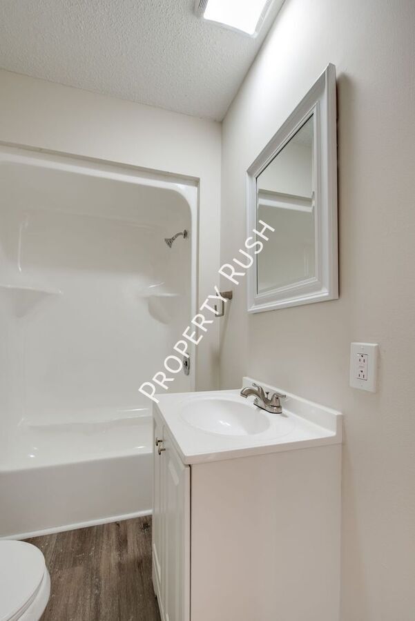 Building Photo - 46 Bell Rd