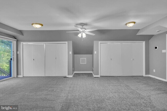 Building Photo - 165 Lakeview Dr S