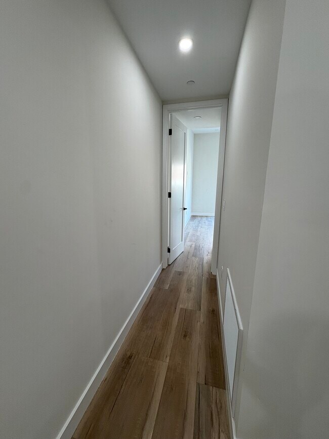 Building Photo - 260 Donax Ave