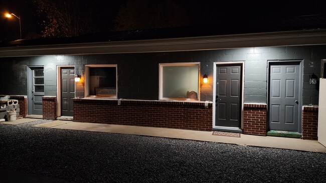 Building Photo - The Cottages at Mink Place