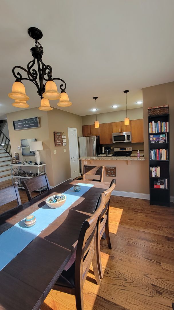 Building Photo - Absolutely adorable townhome in downtown Memphis