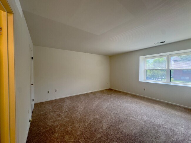 Building Photo - 20 Juliet Ln