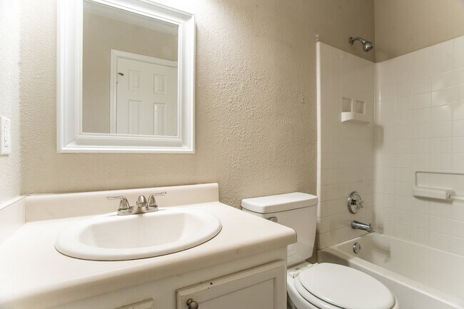 Building Photo - 3003 John Porter Dr