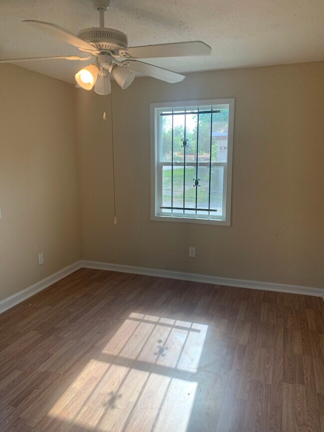 Bedroom 1 - 5108 Mallow St