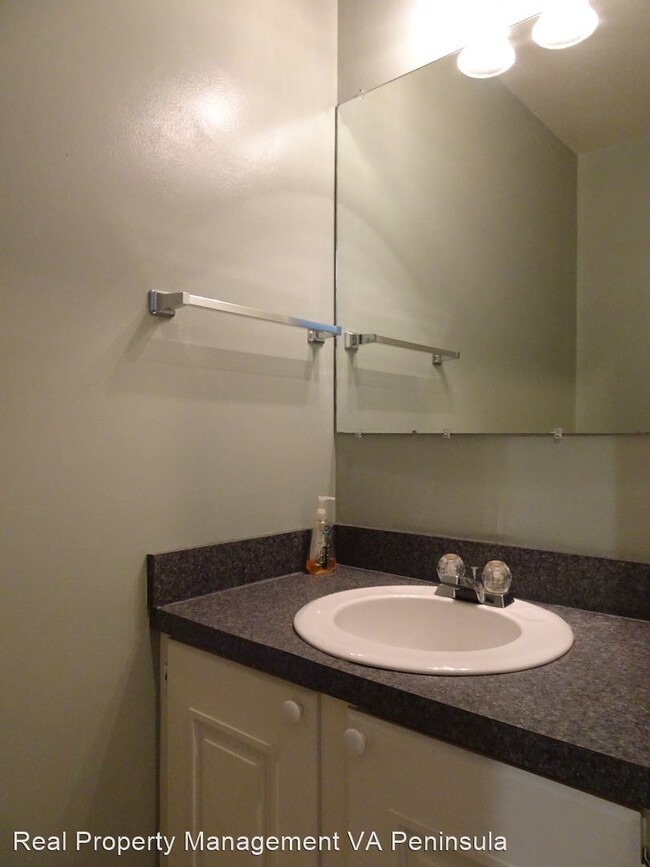 Building Photo - 3 br, 2.5 bath House - 1058 Willow Green Dr.