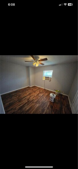 Building Photo - 3600 Falling Springs Rd