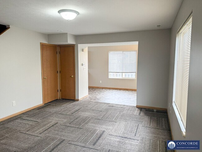 Building Photo - 1911 W Lake St