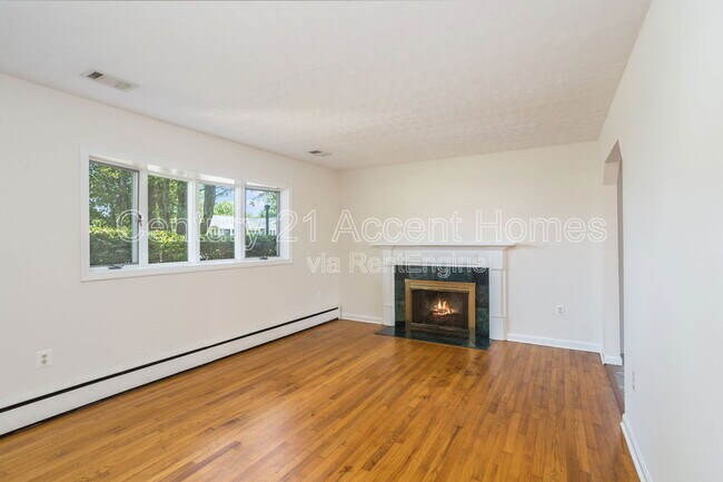 Building Photo - 5912 3rd St S