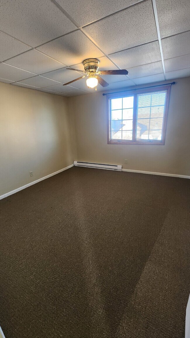 Building Photo - 2 Bedroom, 1 Bathroom Apartment For Rent D...