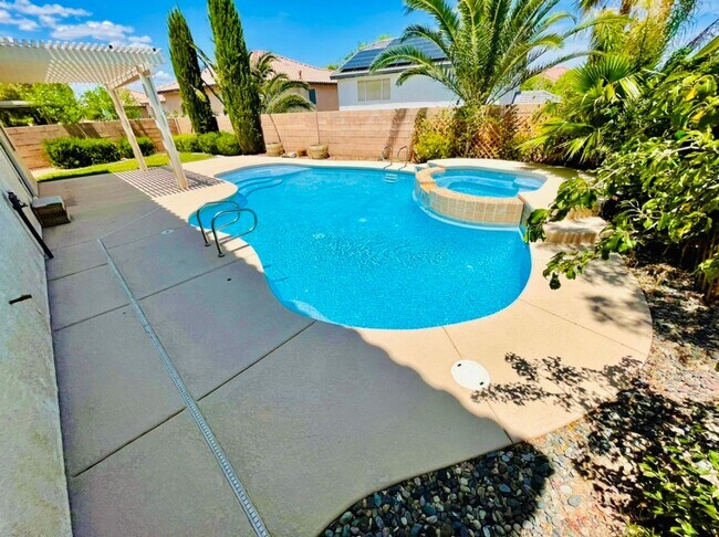Building Photo - 2722 La Porte Ct
