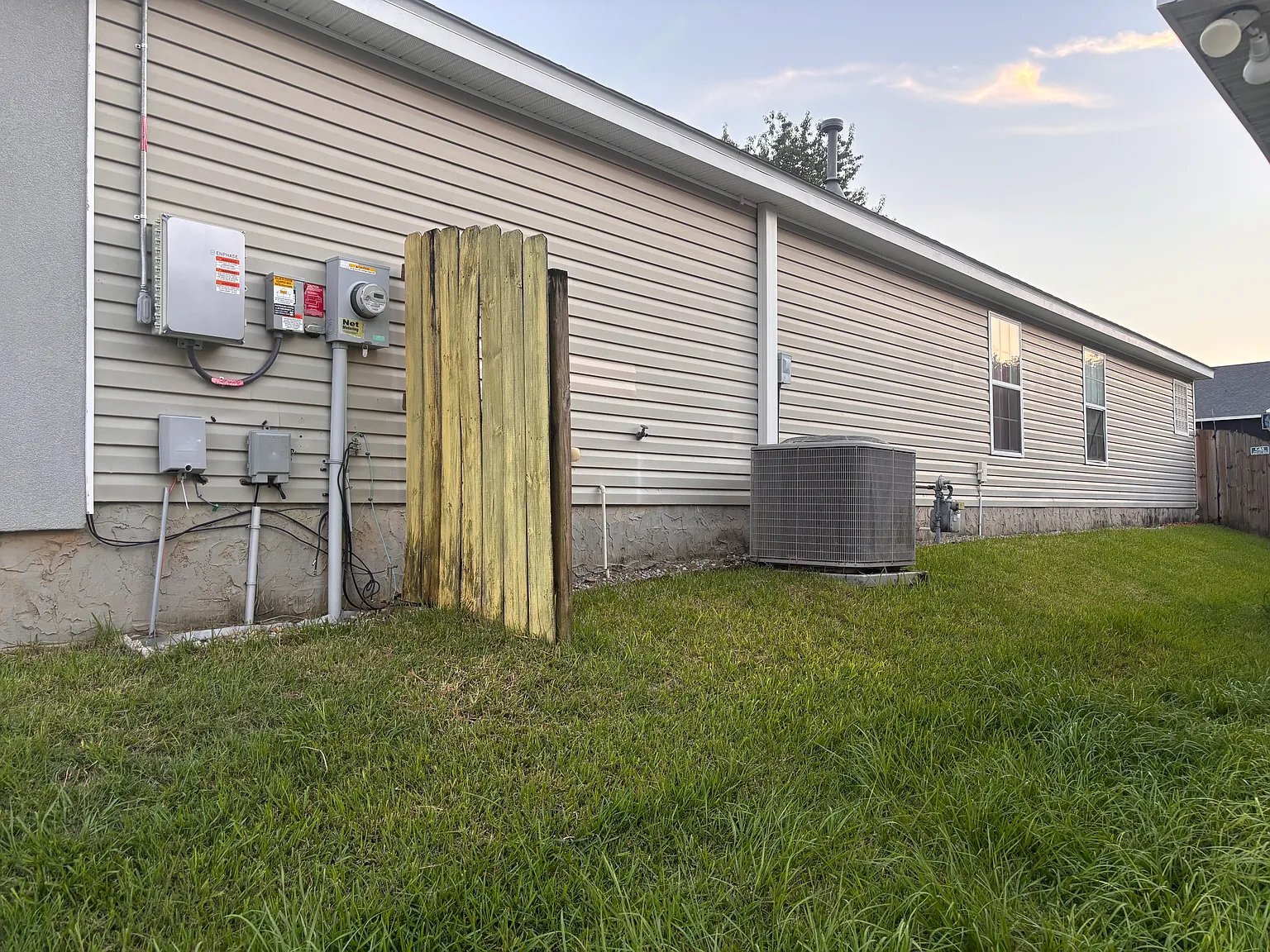 Building Photo - 1114 High Meadow Dr