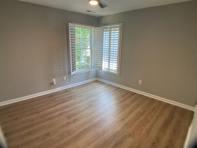 Building Photo - Absolutely Stunning Rare Rental in Hope Va...