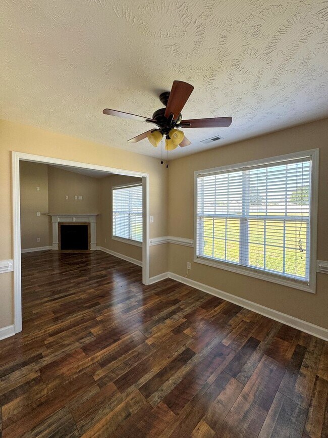 Building Photo - Charming 3 Bed 2 Bath Raeford Home with Fe...