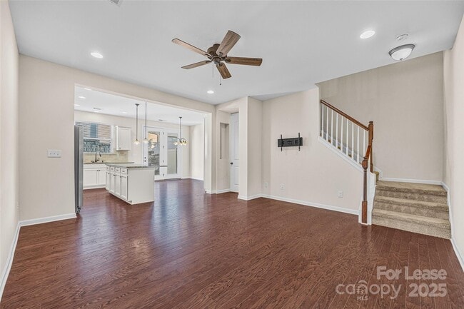 Building Photo - 1112 Roderick Dr