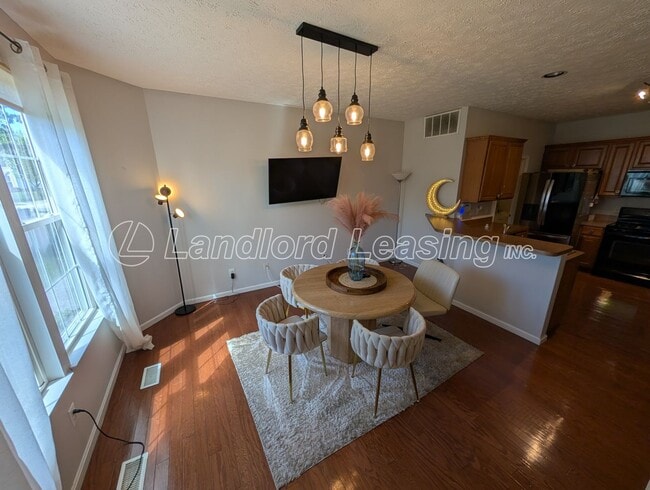 Building Photo - Avon Lake 3-Bedroom Condo with Pool, Tennis Courts & Lawn Care Included