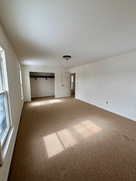 Building Photo - 91 Laverack Ave