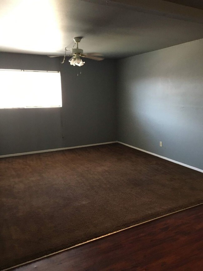 Building Photo - 119 Andrews