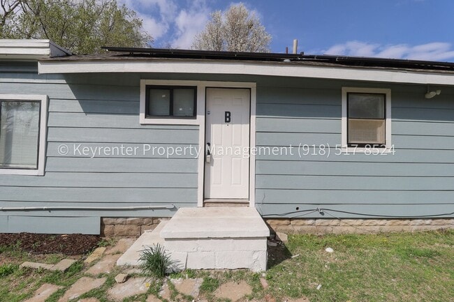 Building Photo - 732 N Victor Ave