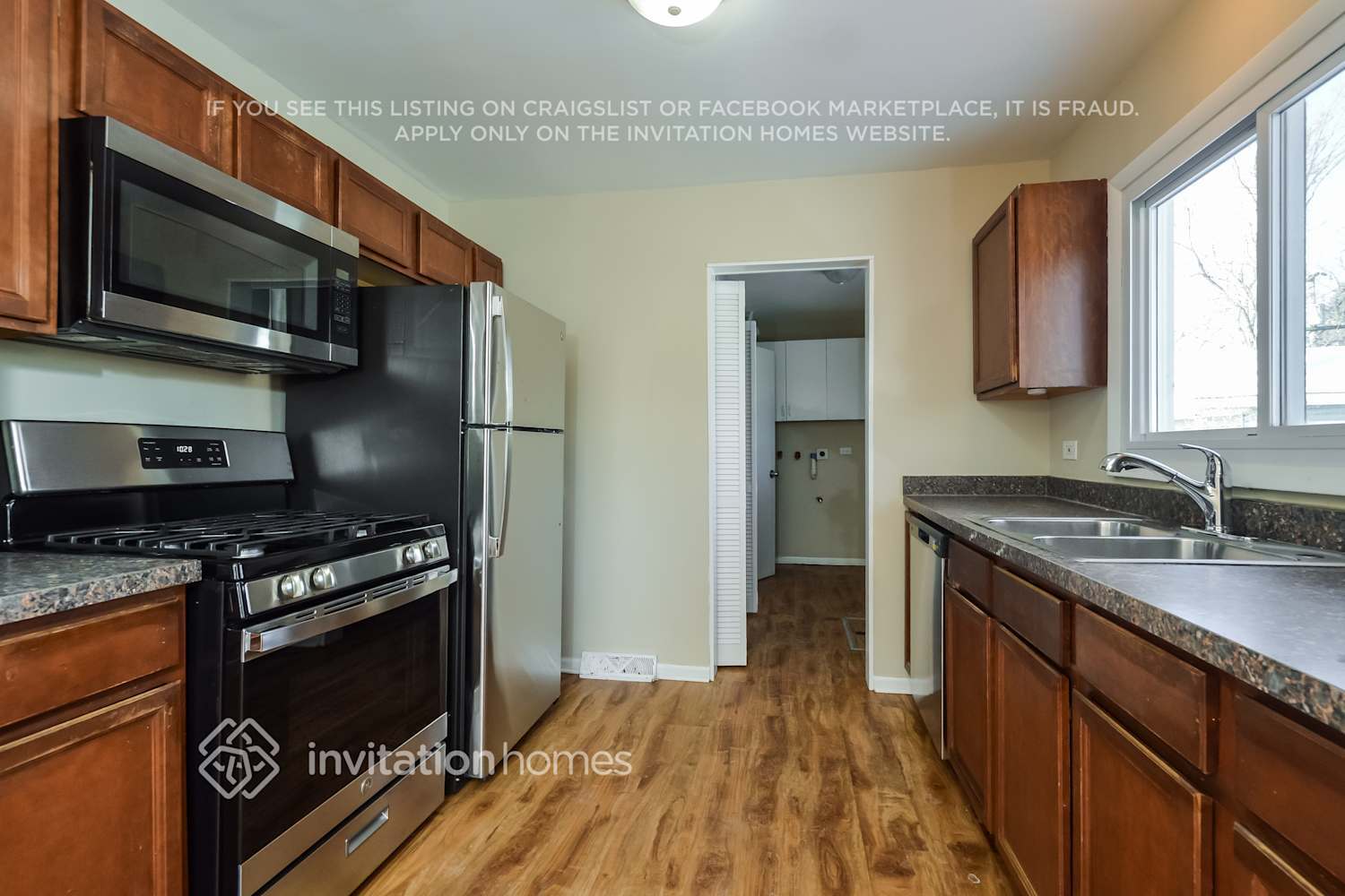 Building Photo - 724 W James St