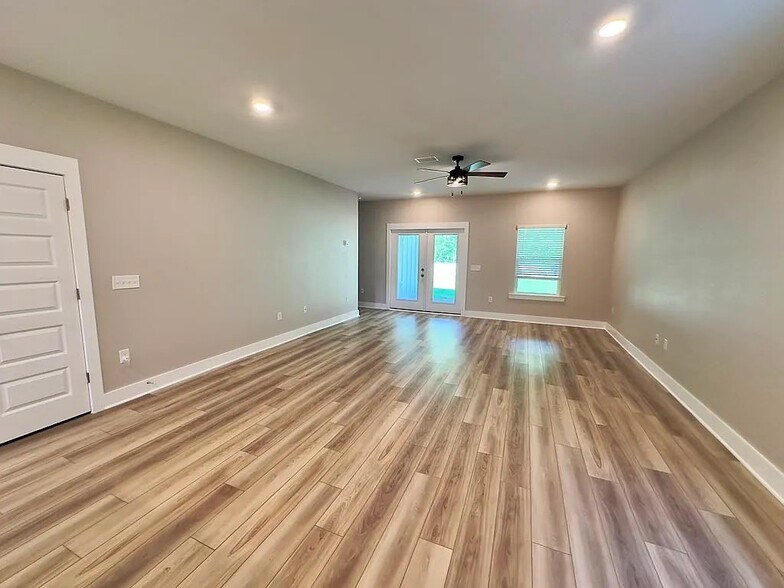 Building Photo - 3679 Applewood Dr