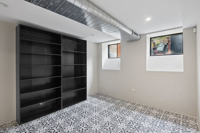 Building Photo - 44 E Cedar St