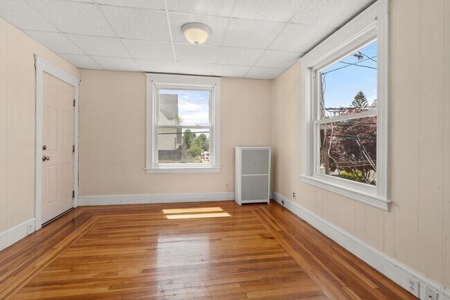 Building Photo - 29 Smith St