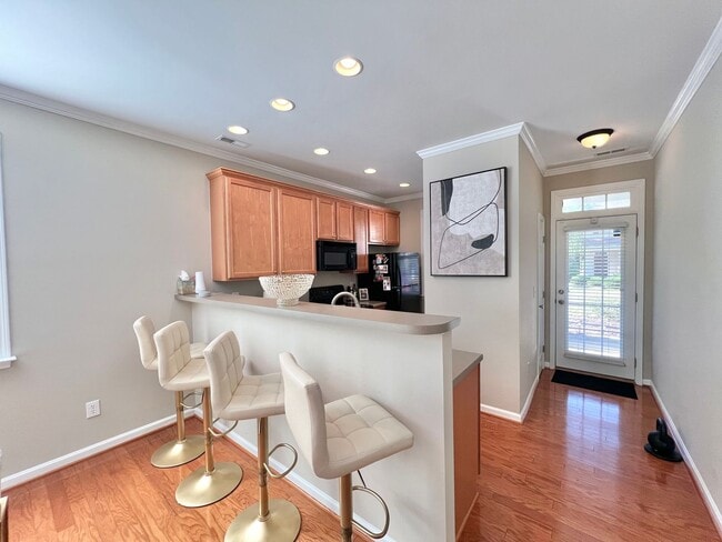Building Photo - Beautiful 3BD, 2.5BA Raleigh Townhome in t...