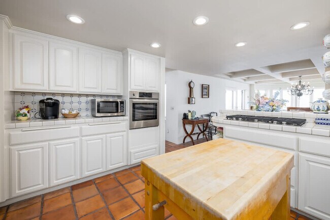 Building Photo - 1941 S Pacific St