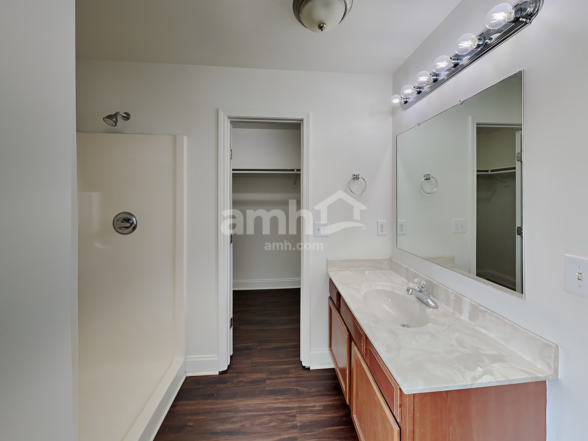 Building Photo - 2706 Erinridge Rd