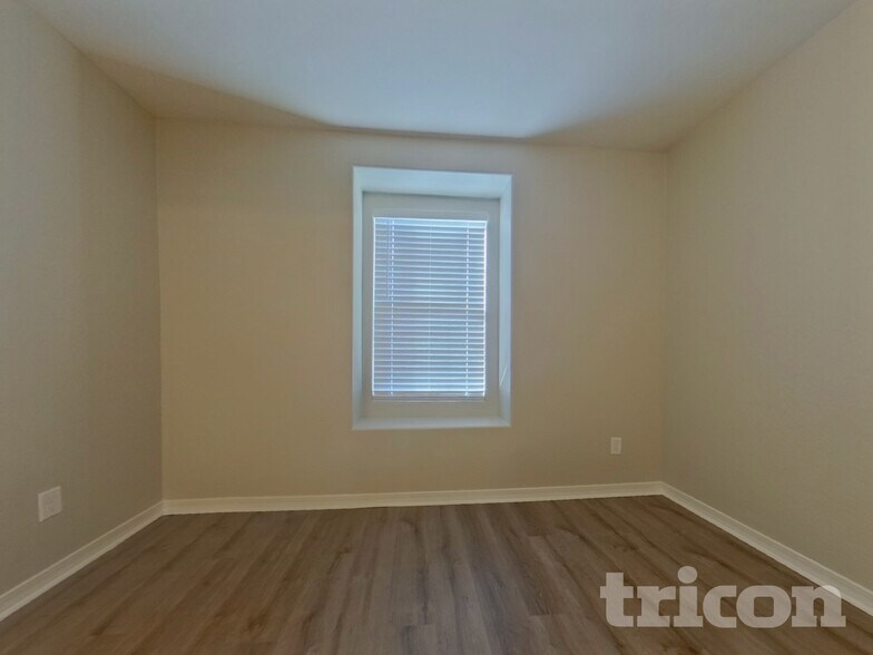 Building Photo - 11641 N 165th Ln