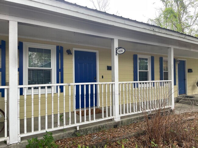 Building Photo - Optional Furnished Executive Rental Downtown