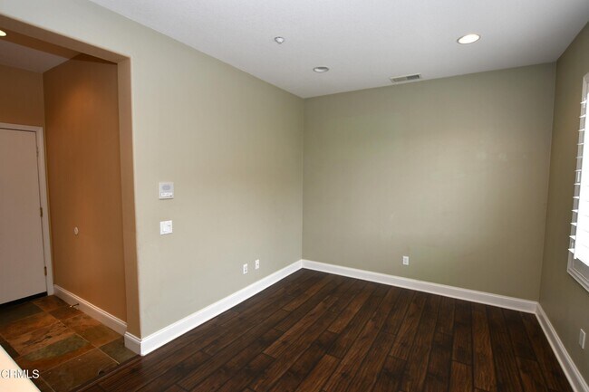 Building Photo - 621 Riviera Ct