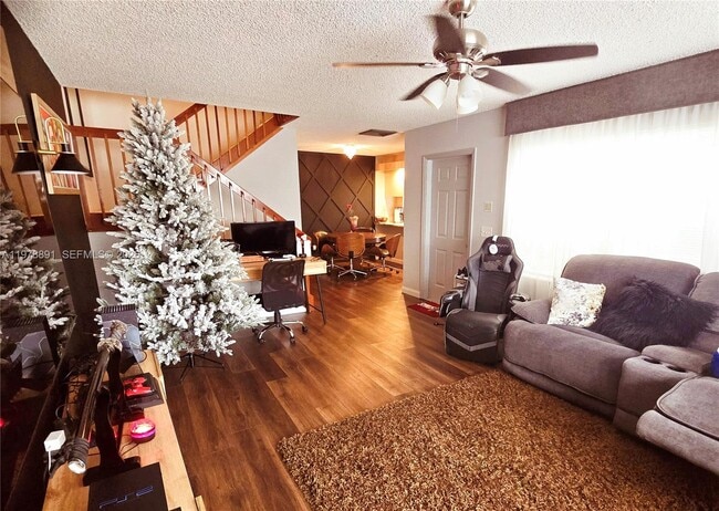 Building Photo - 1931 Hartford Ct