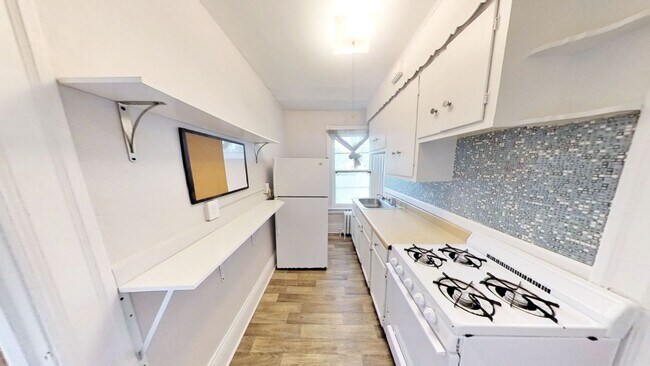 Building Photo - 583 Averill Ave